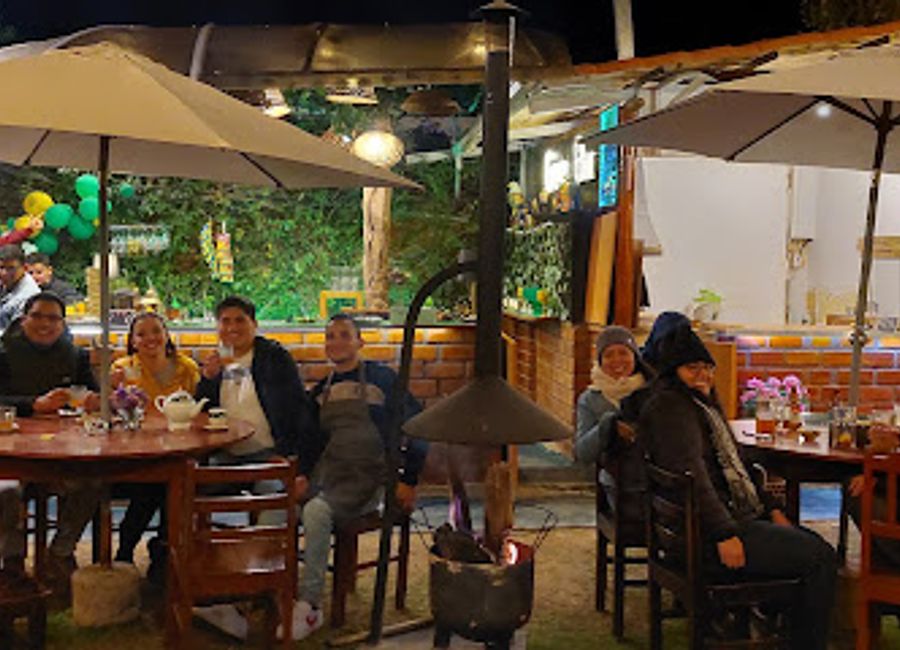 Discover the lively atmosphere of Green Bar Valle Sagrado, where innovative cocktails and local flavors meet stunning views in the heart of Urubamba.