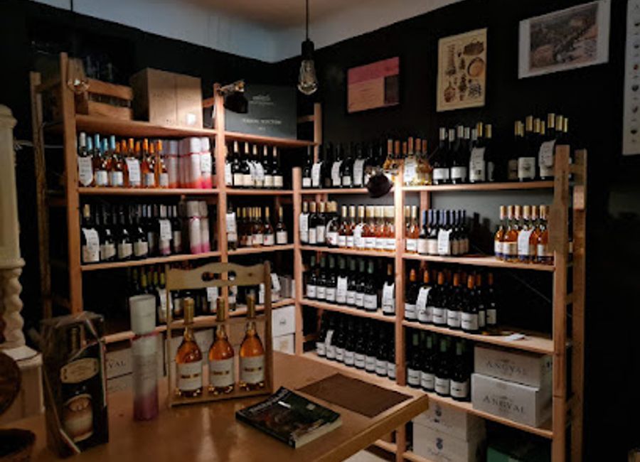 Discover the exquisite wines of Tokaj at Prés Wine Bar and Store, where local flavors meet a cozy atmosphere for an unforgettable experience.