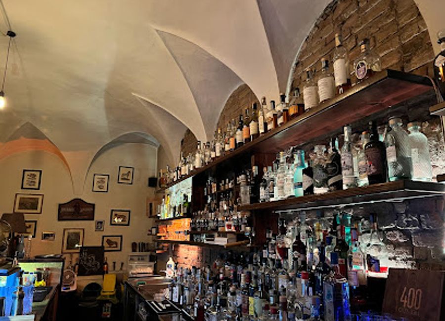 Discover the elegance of J. Roger Speakeasy, a premier cocktail bar in Parma, where exquisite drinks meet a charming ambiance.