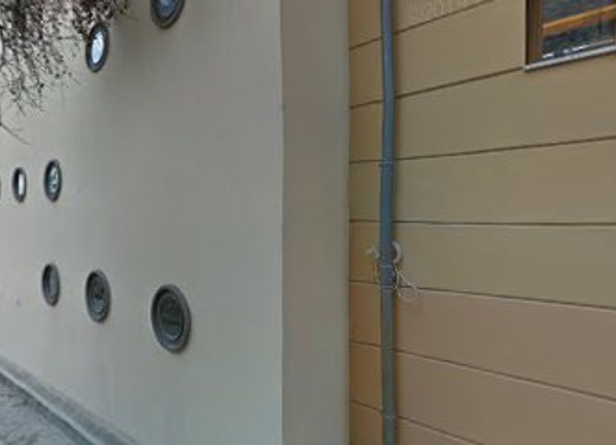 Onyx Lounge Bar: A stylish retreat in Nafplio, Greece, offering exquisite cocktails and a relaxing atmosphere for tourists and locals alike.