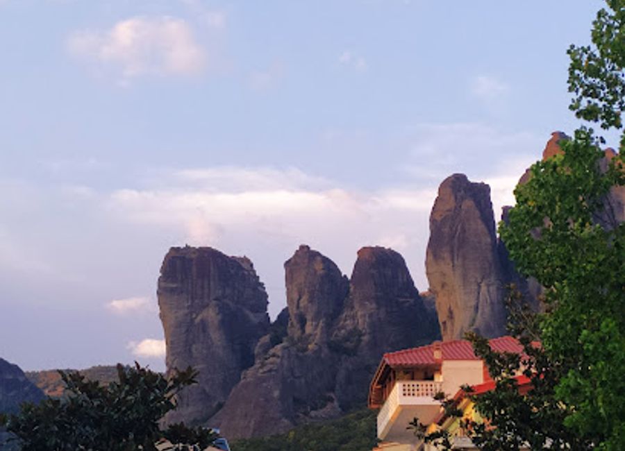 Experience the vibrant nightlife of Kalampaka at CARGO Cocktail Bar, where unique cocktails meet a lively atmosphere.