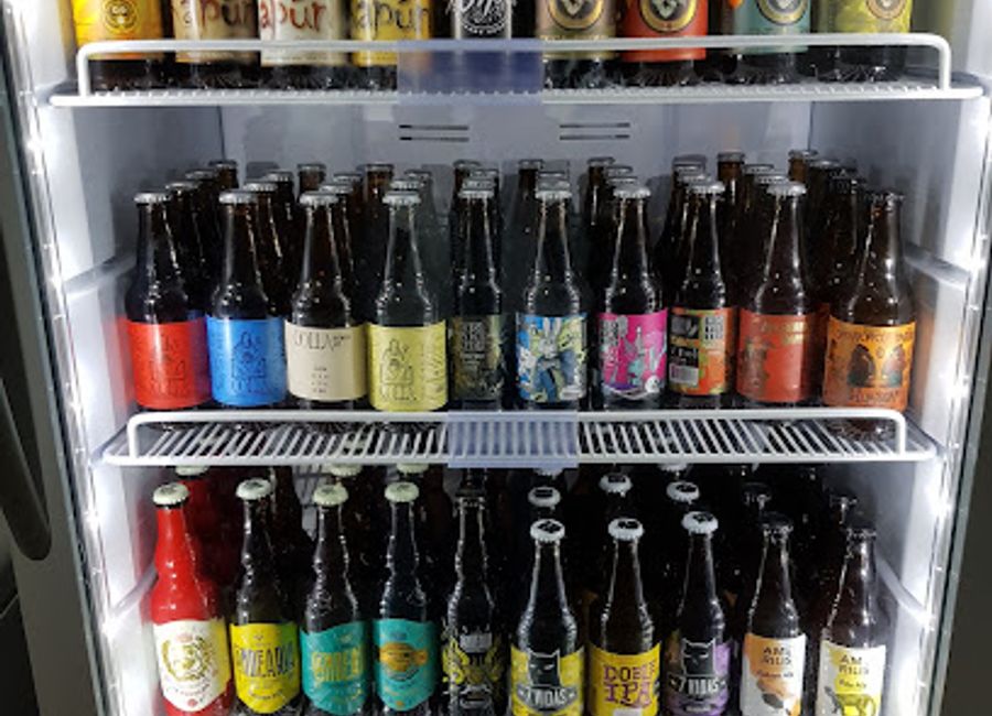 Discover the vibrant atmosphere of Ukumari Cafe Bar in Urubamba, where local culture and great drinks come together in a cozy setting.