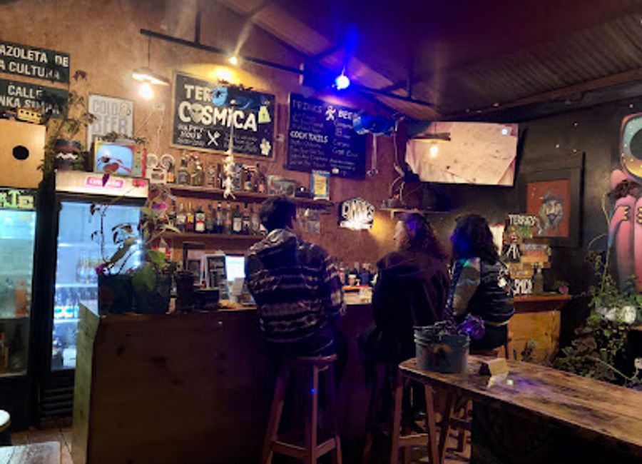 Discover the vibrant atmosphere and breathtaking views of Terraza Cósmica by Supertramp, the perfect bar for unwinding after exploring Machu Picchu.