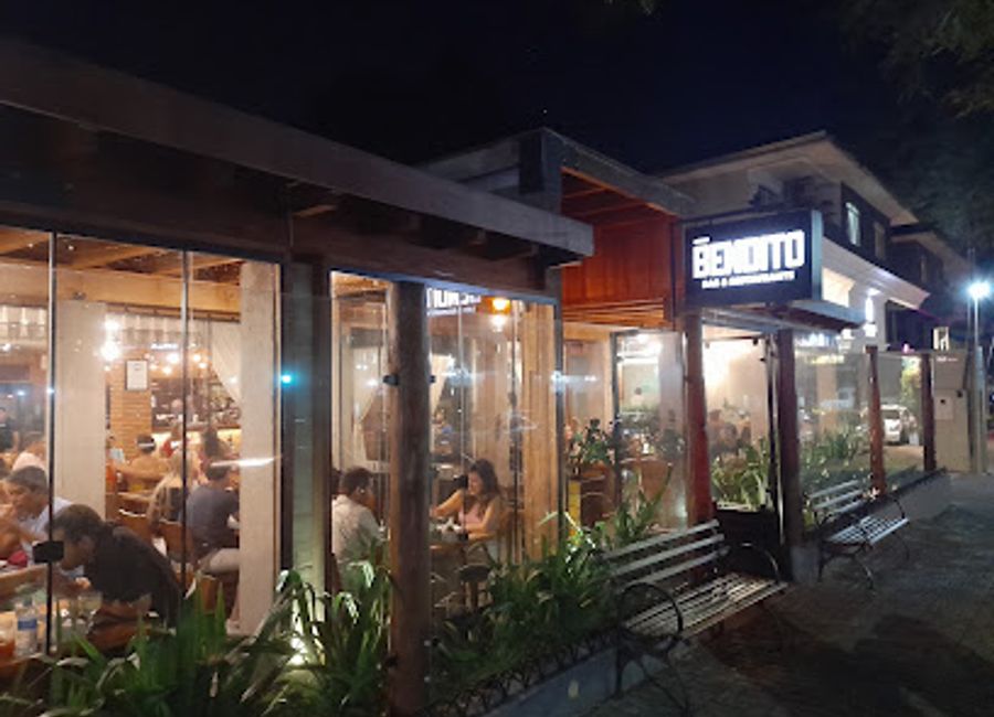 Experience the vibrant flavors of Brazil at Bendito - Bar e Restaurante, a culinary oasis in Foz do Iguaçu offering authentic dishes and lively atmosphere.