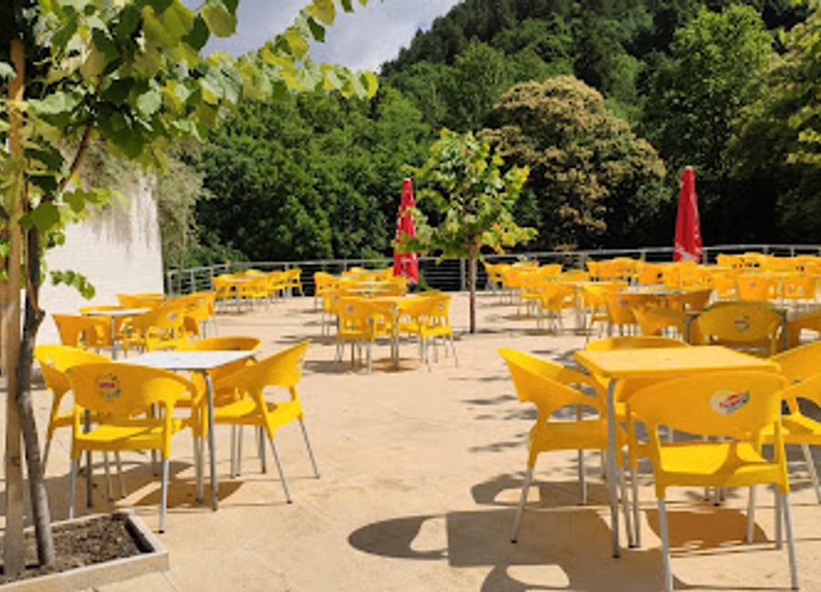 Experience vibrant nightlife and refreshing drinks at Bar da Piscina, the perfect gathering spot for tourists and locals alike.