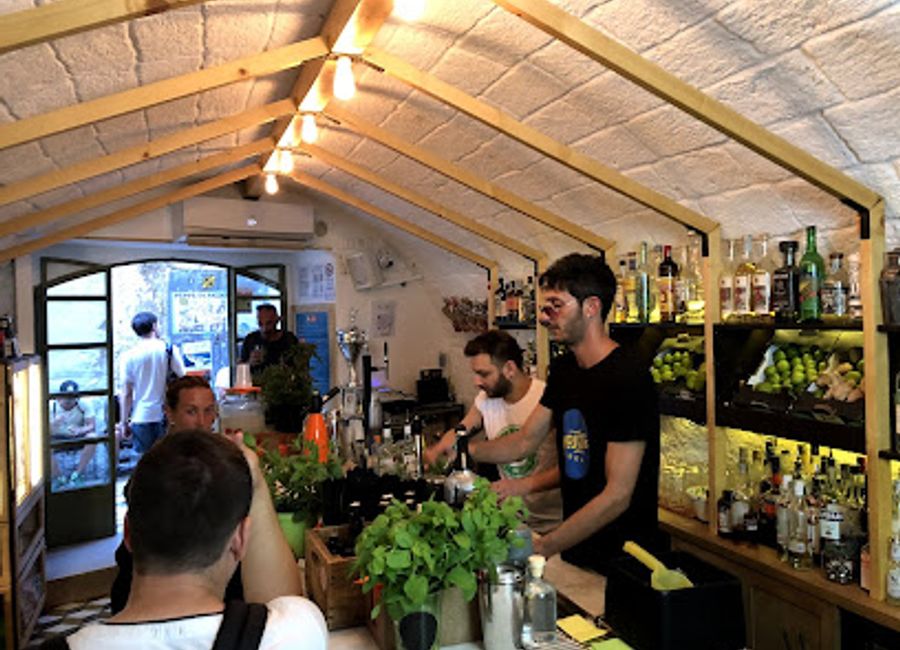 Discover the vibrant cocktail culture at La Casa Del Mojito, a must-visit bar in Polignano a Mare, offering refreshing drinks and a lively atmosphere.