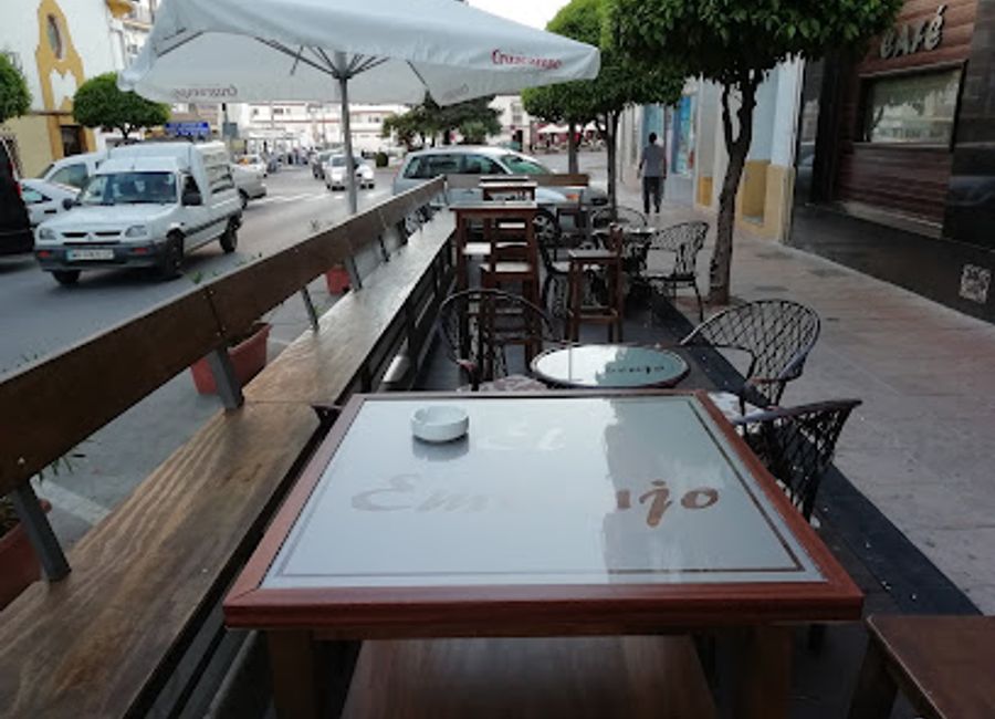 Experience the local charm at Pub El Embrujo Ronda, a pet-friendly haven featuring delightful tapas and a warm atmosphere in the heart of Andalusia.