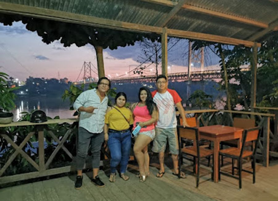 Experience the vibrant flavors of Peru at BuenaVista Snack & Bar, a delightful gastropub in El Triunfo, perfect for every food lover.