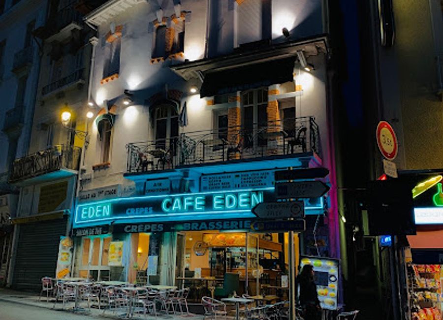 Discover the flavorful delights of L'EDEN Bar Brasserie in Lourdes, where local brews and French cuisine come together in a warm, inviting atmosphere.