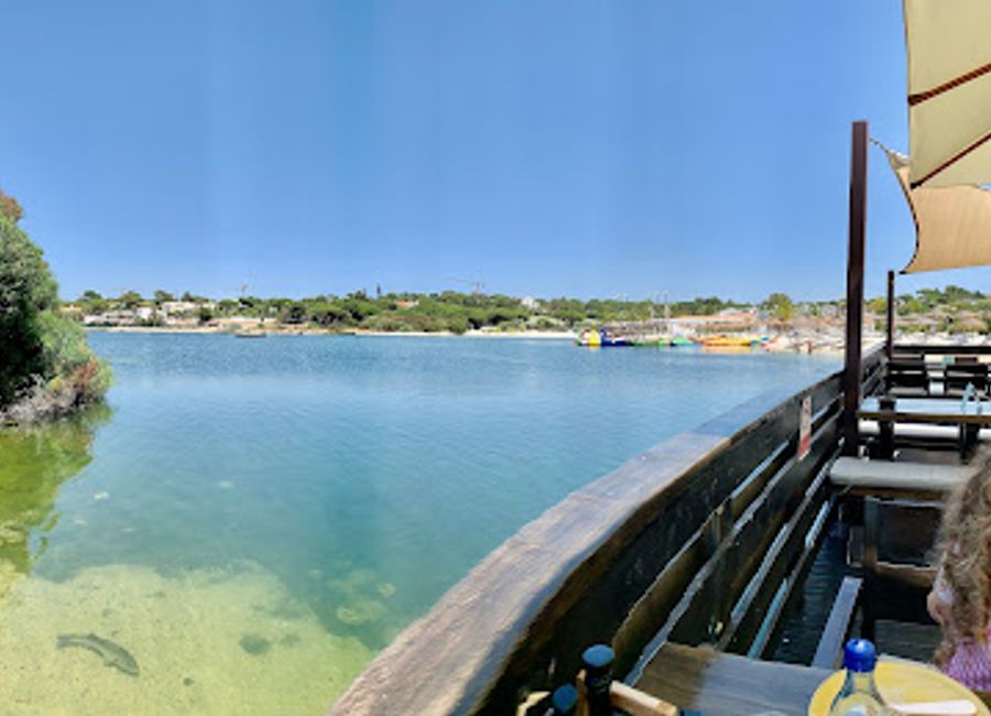 Discover The Shack at Quinta do Lago Lake, where grilled delights meet stunning views in a relaxed dining atmosphere.