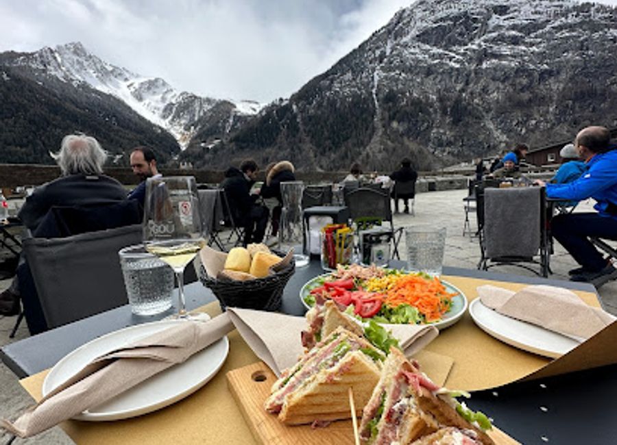 Discover Gou, the intimate wine bar in Courmayeur, offering a curated selection of wines and a cozy atmosphere perfect for unwinding after exploring the Aosta Valley.