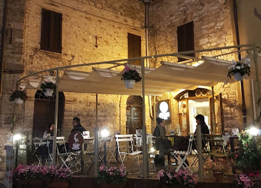 Experience the vibrant culture of Assisi at Caffè Duomo, your go-to bar for authentic Italian coffee and pastries near San Rufino Cathedral.