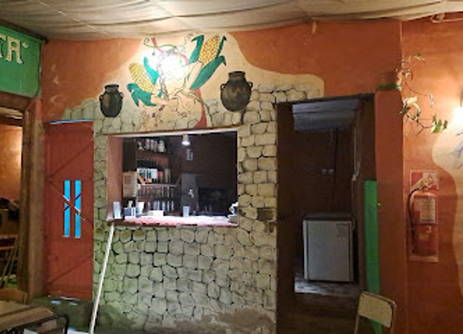 Discover the heart of Humahuaca at La Peñita Art-Huma, where art, community, and exceptional drinks come together in a vibrant atmosphere.