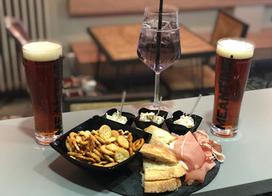 Discover Crazy Fox, a lively bar in Aosta Valley, offering an impressive selection of craft beers, cocktails, and a warm, inviting atmosphere.