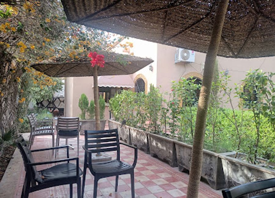 Discover the flavors of Morocco at Café Coin d’Or, a cozy restaurant in Taroudant serving authentic dishes amidst a warm and welcoming atmosphere.