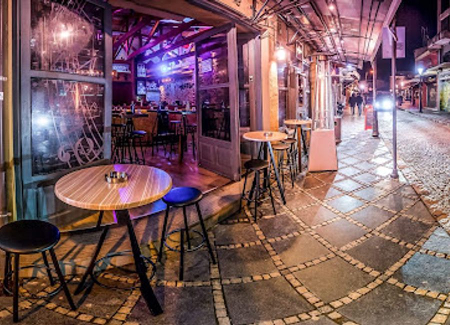 Discover the electrifying nightlife of Ioannina at Refren Music Bar, where music, drinks, and dancing create an unforgettable experience.