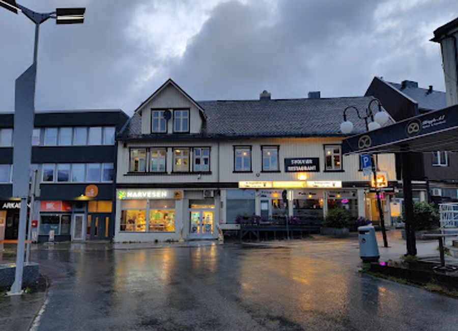 Experience the vibrant atmosphere of Telegrafen Pub og Bar, where local culture meets delightful drinks and delicious food in Svolvær.