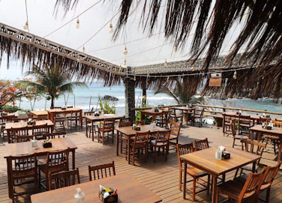 Discover the flavors of the sea at Bar do Meio Noronha, where culinary excellence meets stunning ocean views in Fernando de Noronha.