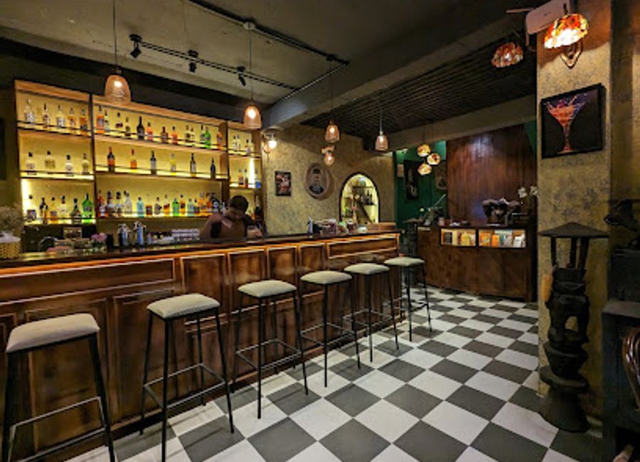 Experience the best of Vietnamese cuisine and vibrant cocktails at Saparis Eatery & Cocktail Bar in the heart of Sa Pa.