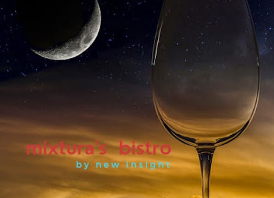 Discover the vibrant tiki atmosphere of Mixtura's Bistro in Humahuaca, offering unique cocktails and a taste of local culture in a lively setting.