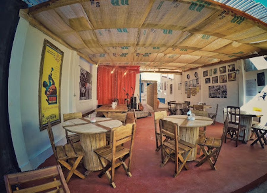 Discover the cultural heartbeat of Mucugê at Diamantino Art&bar, where live music and art come together for an unforgettable experience.