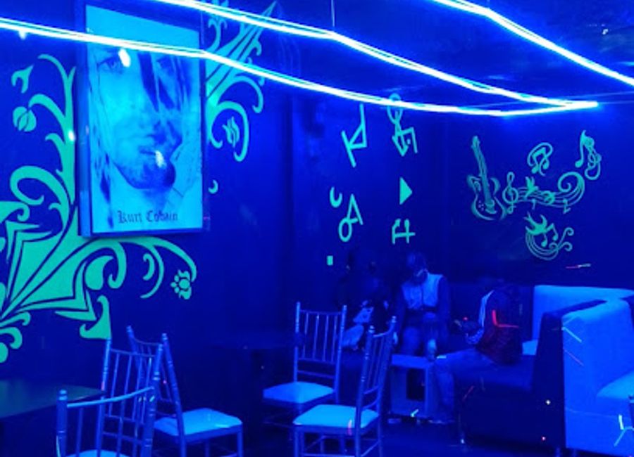 Discover the lively essence of Chivay at Bar HAKUNA MATATA, where refreshing drinks and vibrant nightlife await.