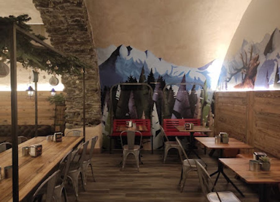 Discover the vibrant bar scene at Gekoo in Aosta, where locals and tourists meet for drinks, laughter, and unforgettable memories.