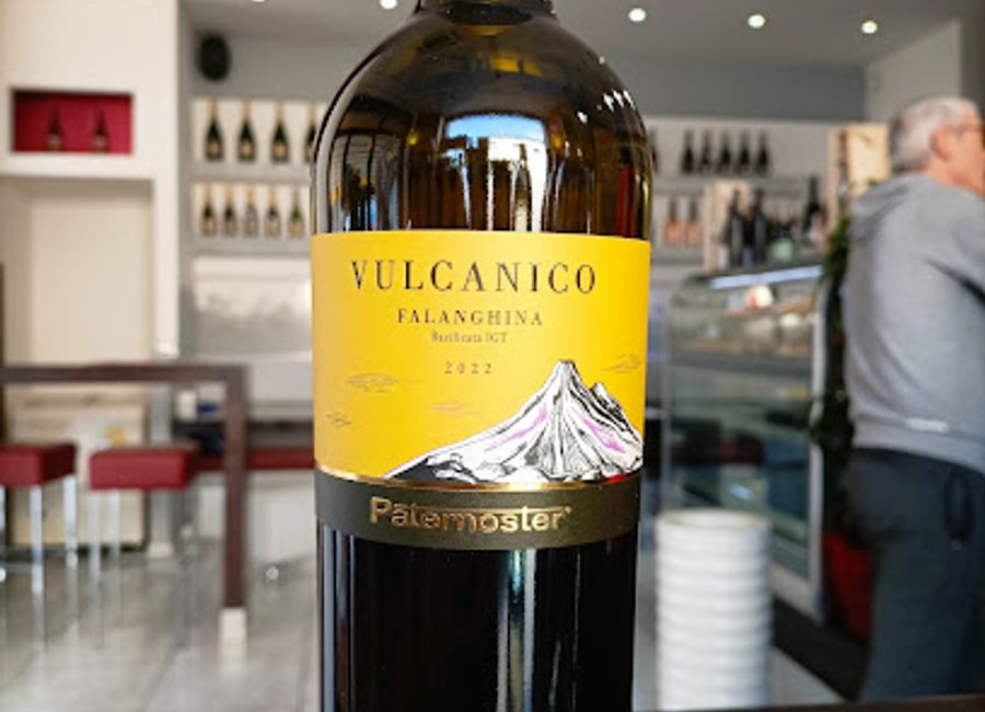 Experience authentic Italian café culture at Bar Gambrinus in Arezzo, where delightful drinks and a warm atmosphere await every visitor.