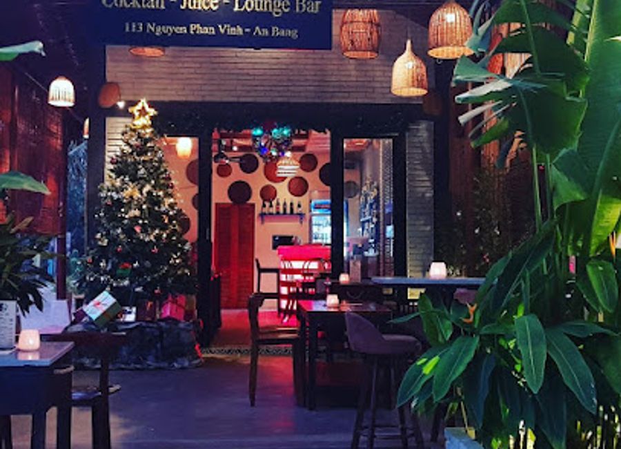 Discover cocktail creativity and a warm ambiance at Double Cat Bar, a must-visit cocktail and wine destination in beautiful Hội An.