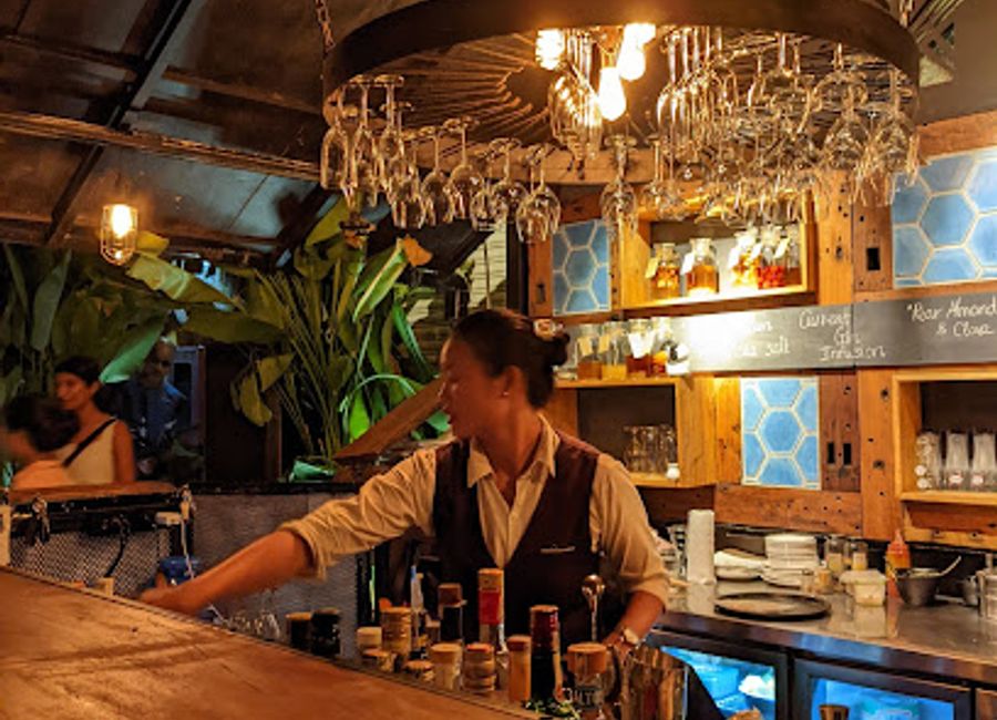 Experience the vibrant atmosphere of Market Bar in Hội An, where innovative cocktails meet local flavors in a stunning setting.