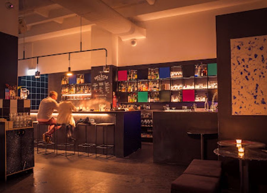 Discover PS40: Sydney's premier cocktail bar, blending innovative drinks with a vibrant atmosphere for an unforgettable nightlife experience.