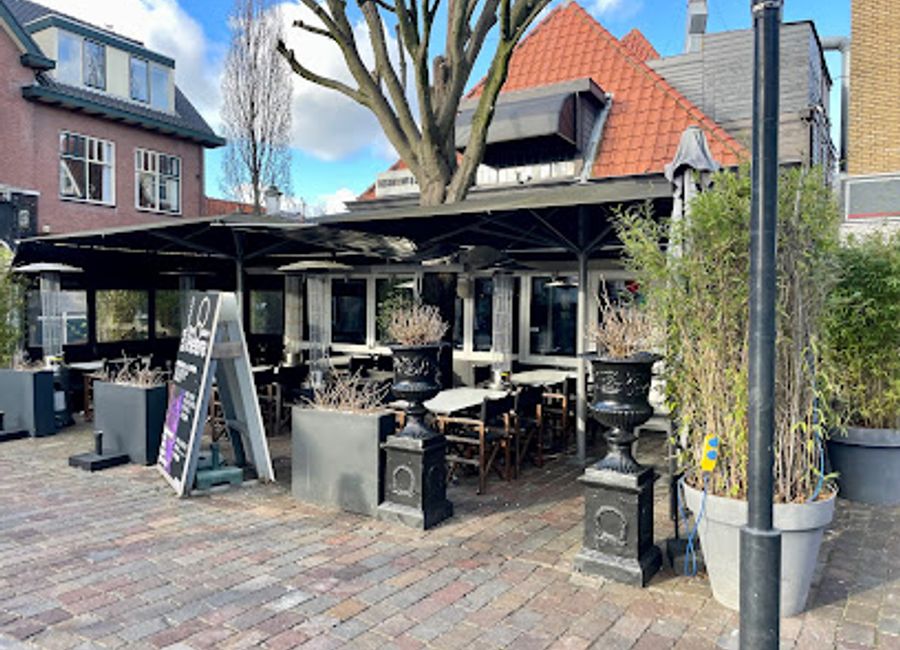 Experience fine dining at Den Ouden Heere in Lisse, where exceptional service meets exquisite Dutch cuisine using fresh, local ingredients.