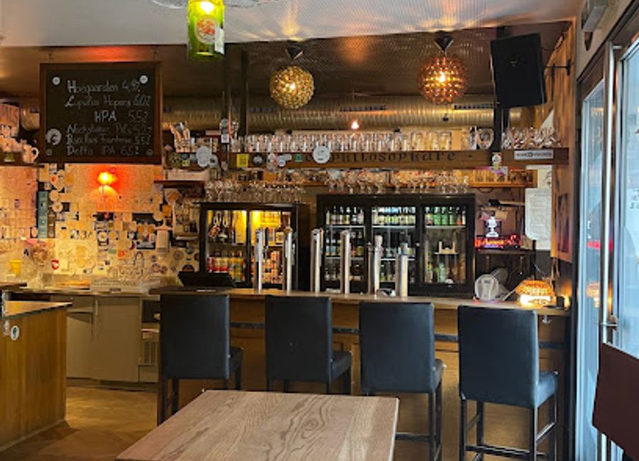 Discover the charm of Alchimiste Belge in Salzburg, where delightful Belgian beers meet a cozy atmosphere for an unforgettable experience.