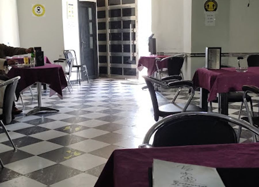 Discover the vibrant nightlife of Fes at Restaurant-Bar Le Voyageur, where local culture meets a lively atmosphere and a diverse drink menu.