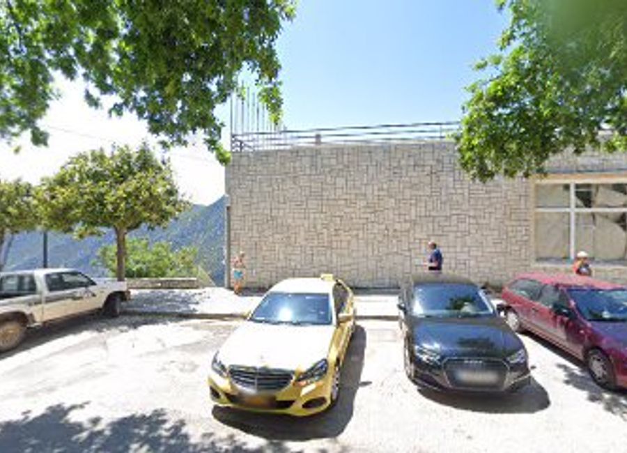 Discover the charm of Rocky Cafe and Bar in Delphi, where local flavors and stunning views create the perfect retreat for travelers.