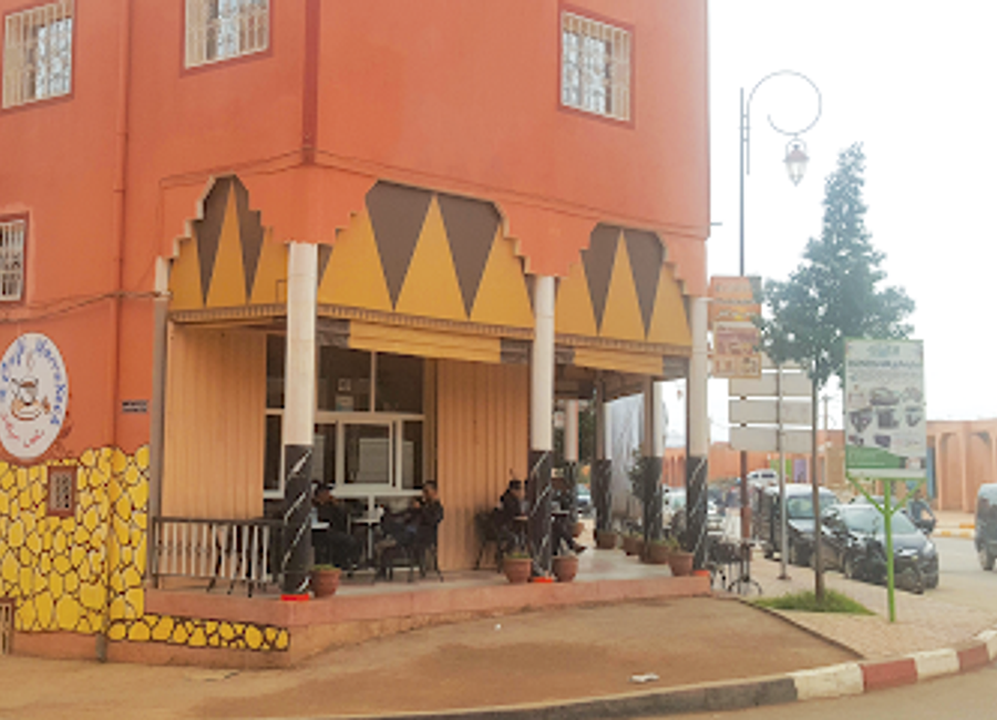 Experience authentic Moroccan flavors at Café Restaurant Marrakech in Tinghir, where delicious grilled dishes await in a cozy atmosphere.