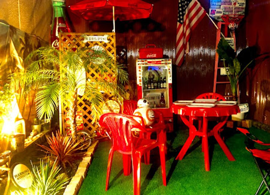 Experience the taste of classic American diner cuisine at Hangover in Tanabe, where every meal is a comforting delight.