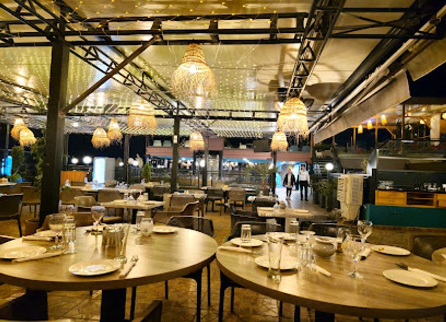 Experience Marrakech's nightlife at SKY-BAR, where stunning views and delicious cocktails create unforgettable moments.