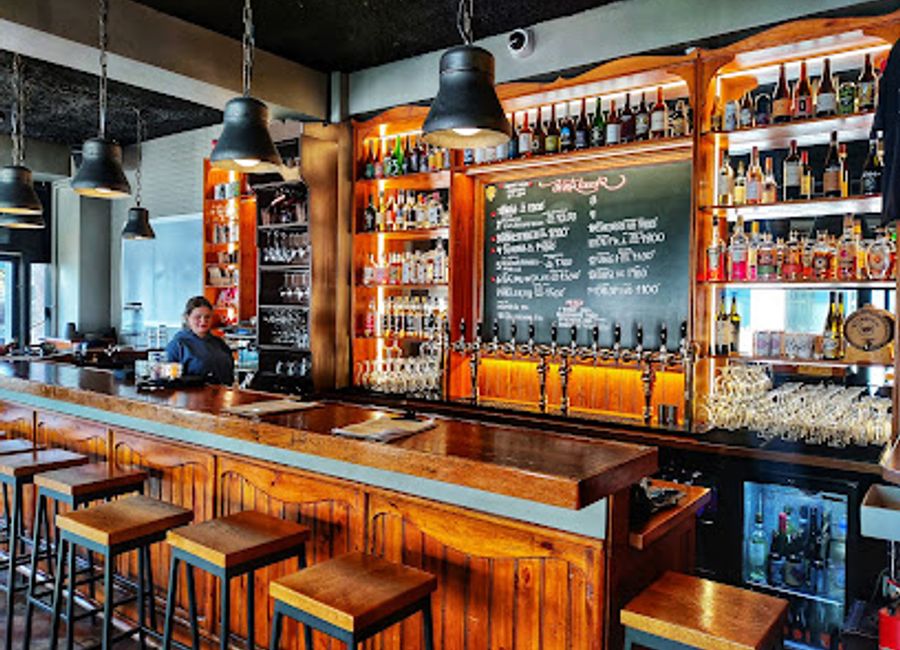 Discover a vibrant bar scene at Skúli Craft Bar with an extensive selection of craft beers in the heart of Reykjavík.