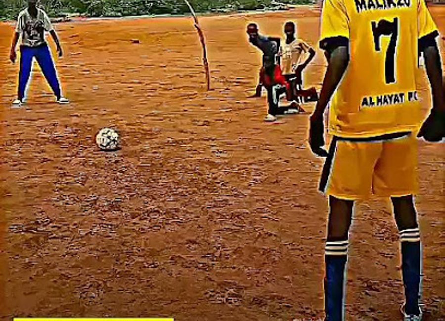 Discover the vibrant atmosphere of Sous les Manguiers, a delightful bar in Kedougou, perfect for enjoying local drinks and culture beneath the mango trees.