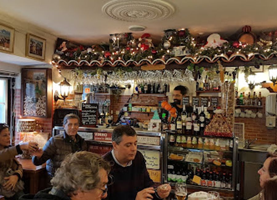 Discover the flavors of Portugal at Cantinho do Lord Byron, a cozy bar and tapas restaurant in the heart of Sintra, perfect for food lovers.