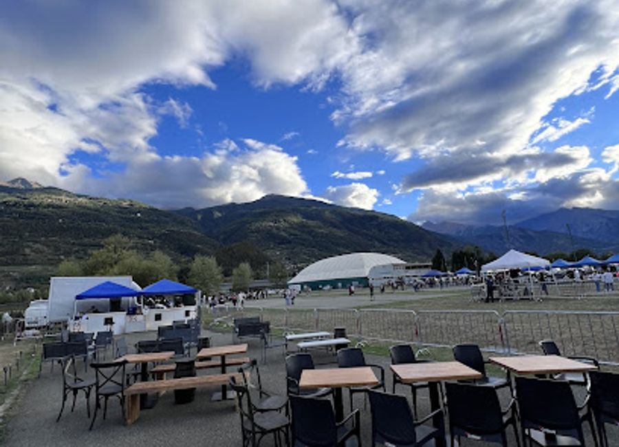 Discover Artis Mixology & Lab in Aosta for inventive cocktails and small plates in a vibrant atmosphere.