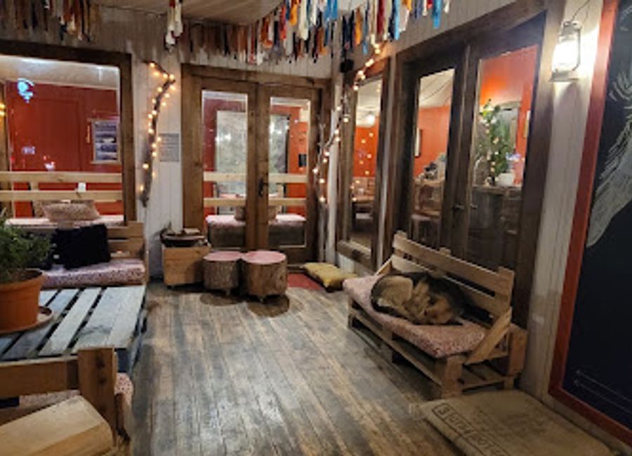 Discover the flavors of Puerto Natales at Wild Restobar & Cervecería, where local cuisine meets a vibrant atmosphere and craft beers.