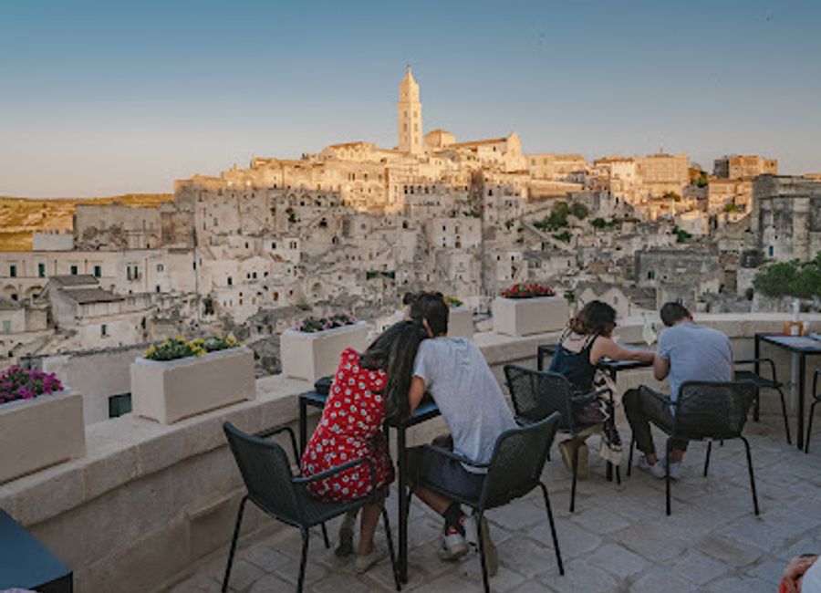Discover breathtaking views and delightful cuisine at Crialoss, Matera's charming café bistro in a historic setting.