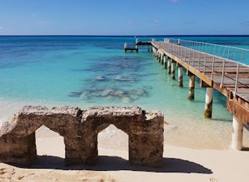 turks-and-caicos-islands/cockburn-town