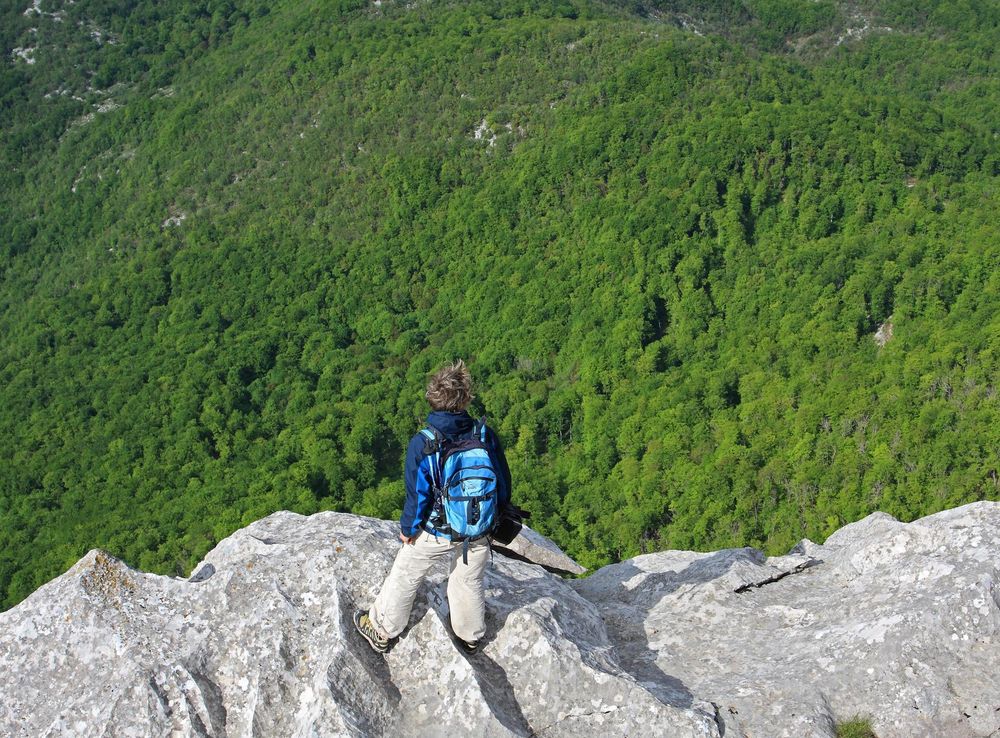 Datoteka:Hiking the distinctive karst topography (Furrows in rock) Velebit  Nature Park, Croatia.jpg – Wikipedija