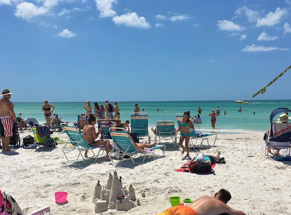 File:2017 Sarasota Crescent Beach Airplane Ad Banner 3 FRD 9251.jpg -  Wikimedia Commons