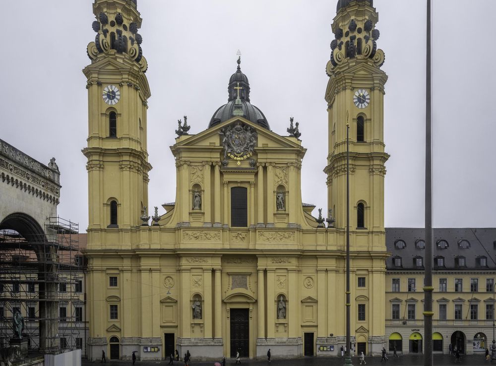 File:Exterior of Theatinerkirche, Munich.jpg - Wikimedia Commons