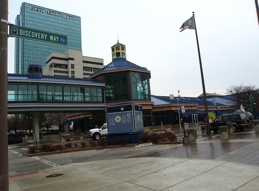 File:COSI Toledo located at 1 Discovery Way.JPG - Wikimedia Commons