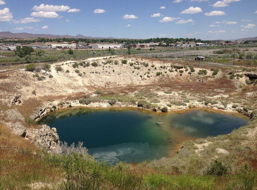File:2014-06-04 12 17 12 View across the Elko Hot Hole.JPG - Wikimedia  Commons